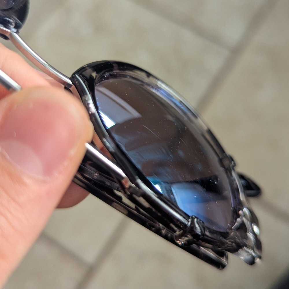 Quay It's A Sin Glasses Blue Lenses Tortoise Shell Frames - Picture 3 of 7